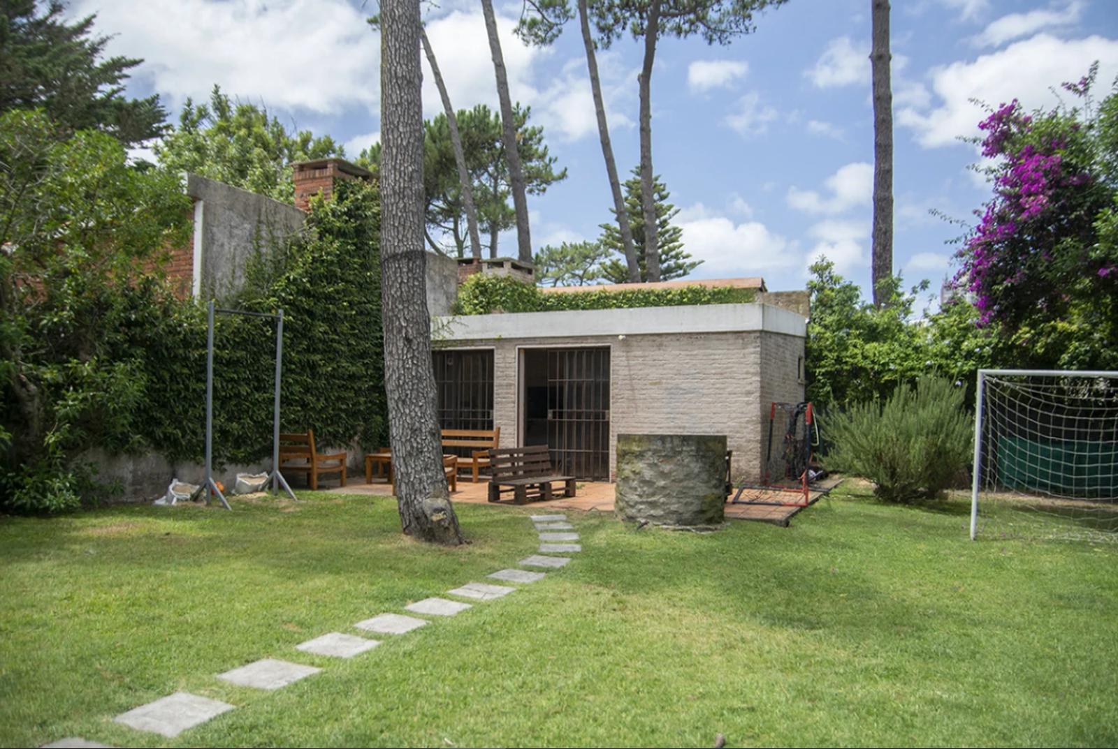 Venta y Alquiler anual de Casa de 5 Dormitorios en Playa Mansa, Punta del Este · Foto 6