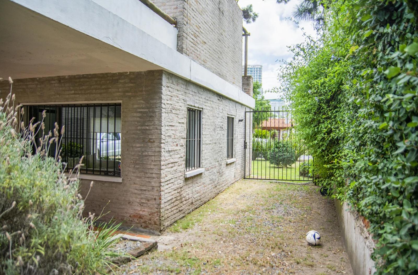 Venta y Alquiler anual de Casa de 5 Dormitorios en Playa Mansa, Punta del Este · Foto 9