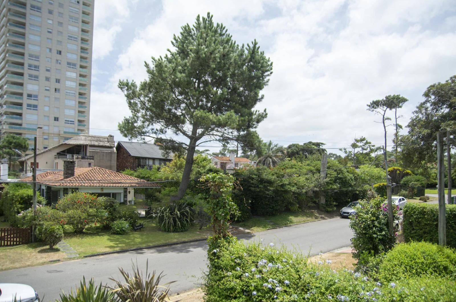Venta y Alquiler anual de Casa de 5 Dormitorios en Playa Mansa, Punta del Este · Foto 11