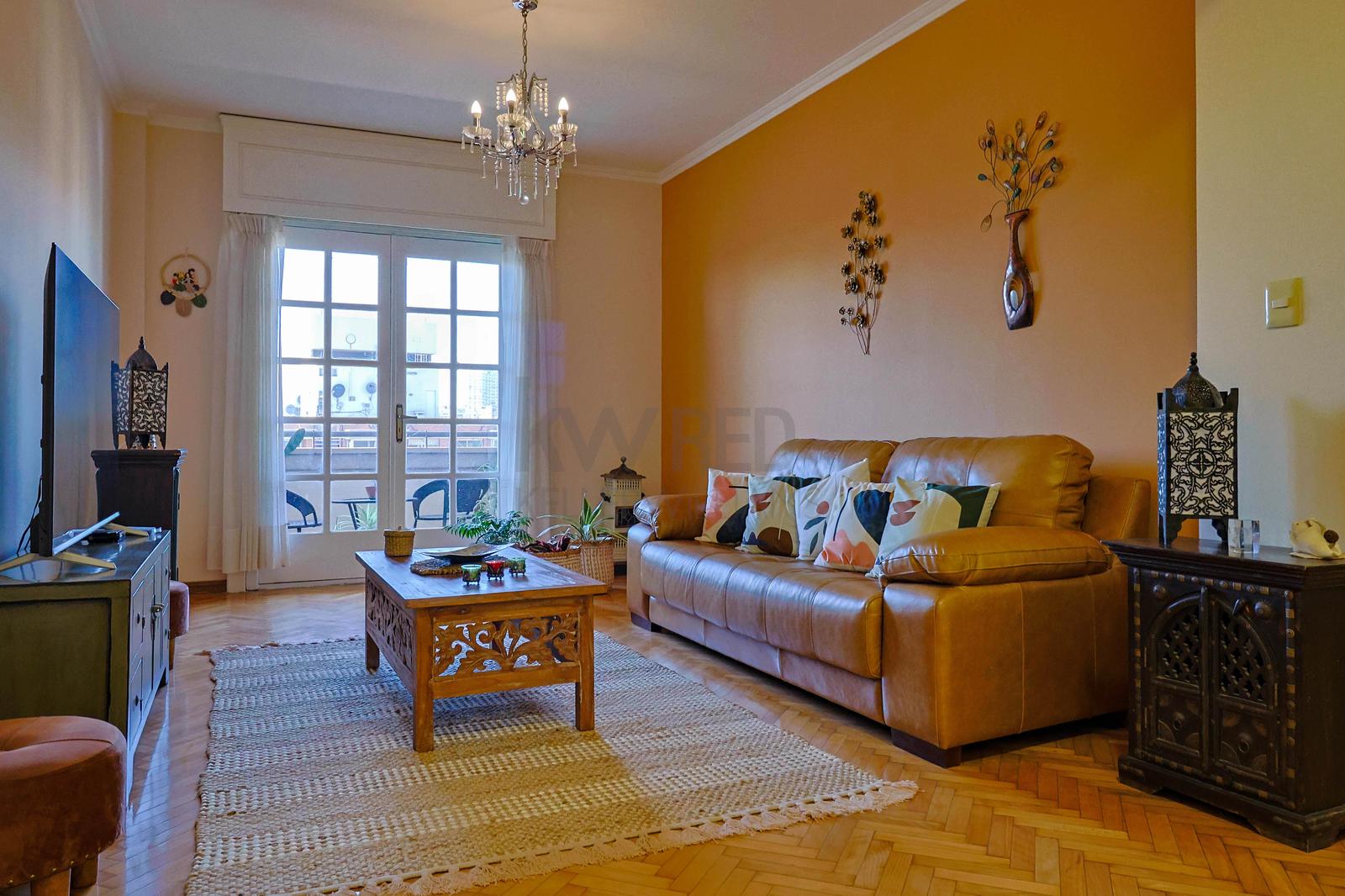 Apartamento en venta de 2 dormitorios mas servicio en centro Edificio Palacio central.