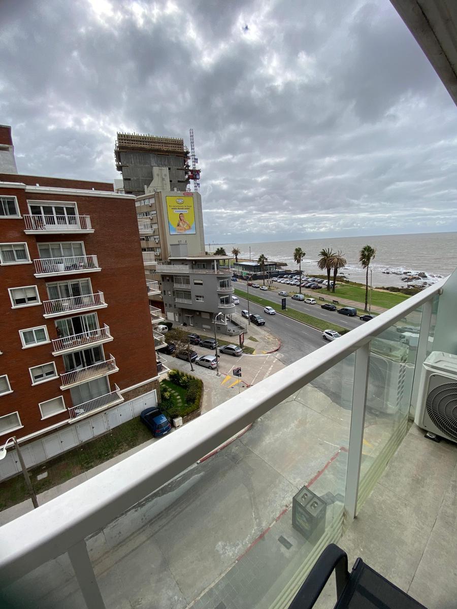 Alquiler Apartamento monoambiente amoblado con vista al mar en Parque Rodo.