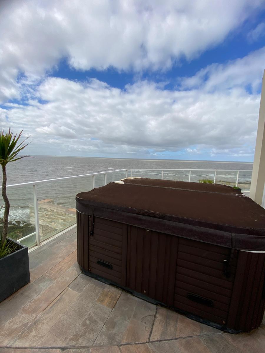 Alquiler Apartamento monoambiente amoblado con vista al mar en Pocitos.