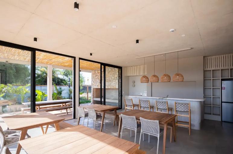 Alquilo Apartamento De 3 Dormitorios de lujo Amueblado. Piso 17 excelente vista. Carrasco frente a los lagos. A metros de la costa. Carrasco Tower. Parque Miramar. · Foto 3