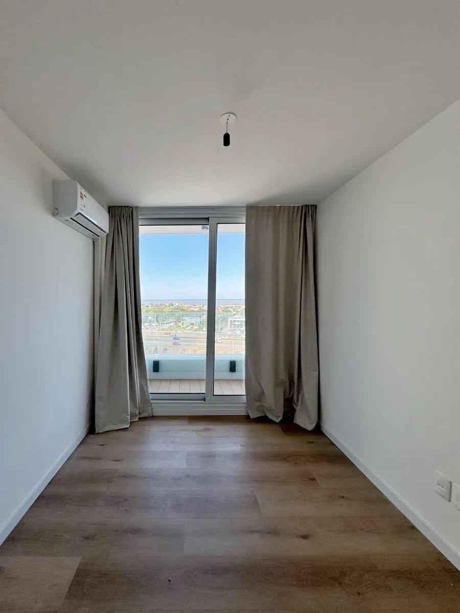Apartamento en alquiler 1 dormitorio a estrenar ventura. Piso 14 excelente vista. Con cochera incluida. Carrasco Tower. Parque Miramar. · Foto 5