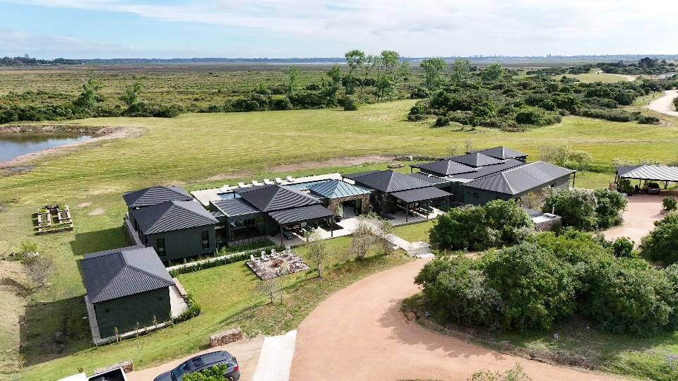 Venta y alquiler anual casa 7 dormitorios en barrio privado Puerto quetzal en la barra Punta del est · Foto 3