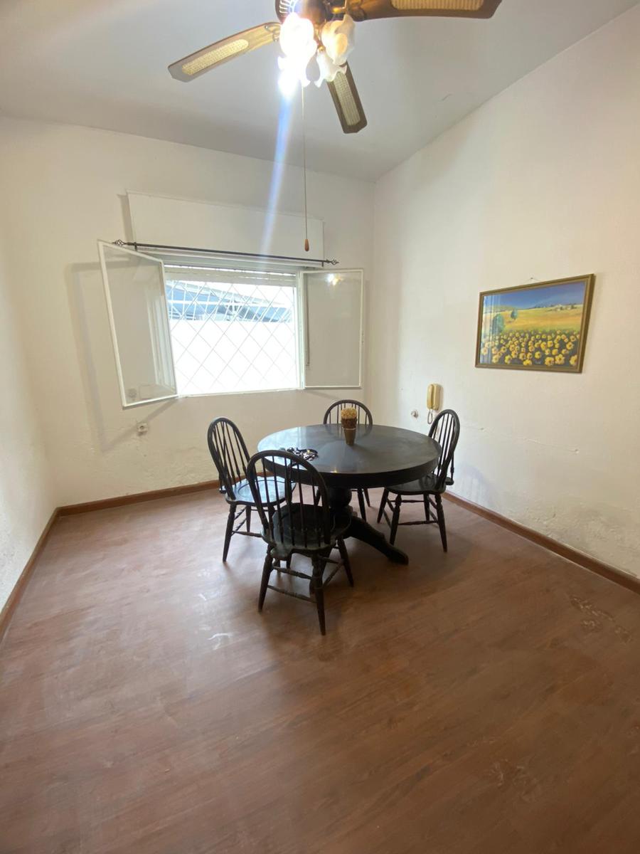 VENDO CASA 1 DORMITORIO, MUY LINDO, SIN GASTOS COMUNES EXCELENTE ZONA