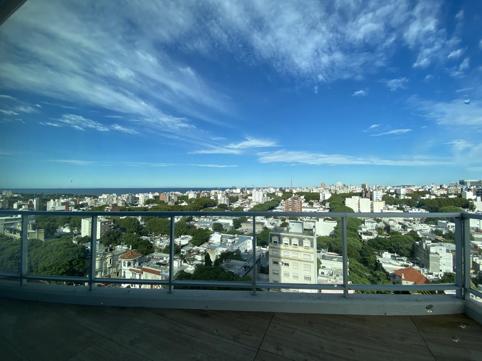 Alquiler de  Apartamento en Edificio JOY Montevideo, 2 Dormitorios, 2 Baños. Único Con Amplia Terraza. Garage Doble y Box!