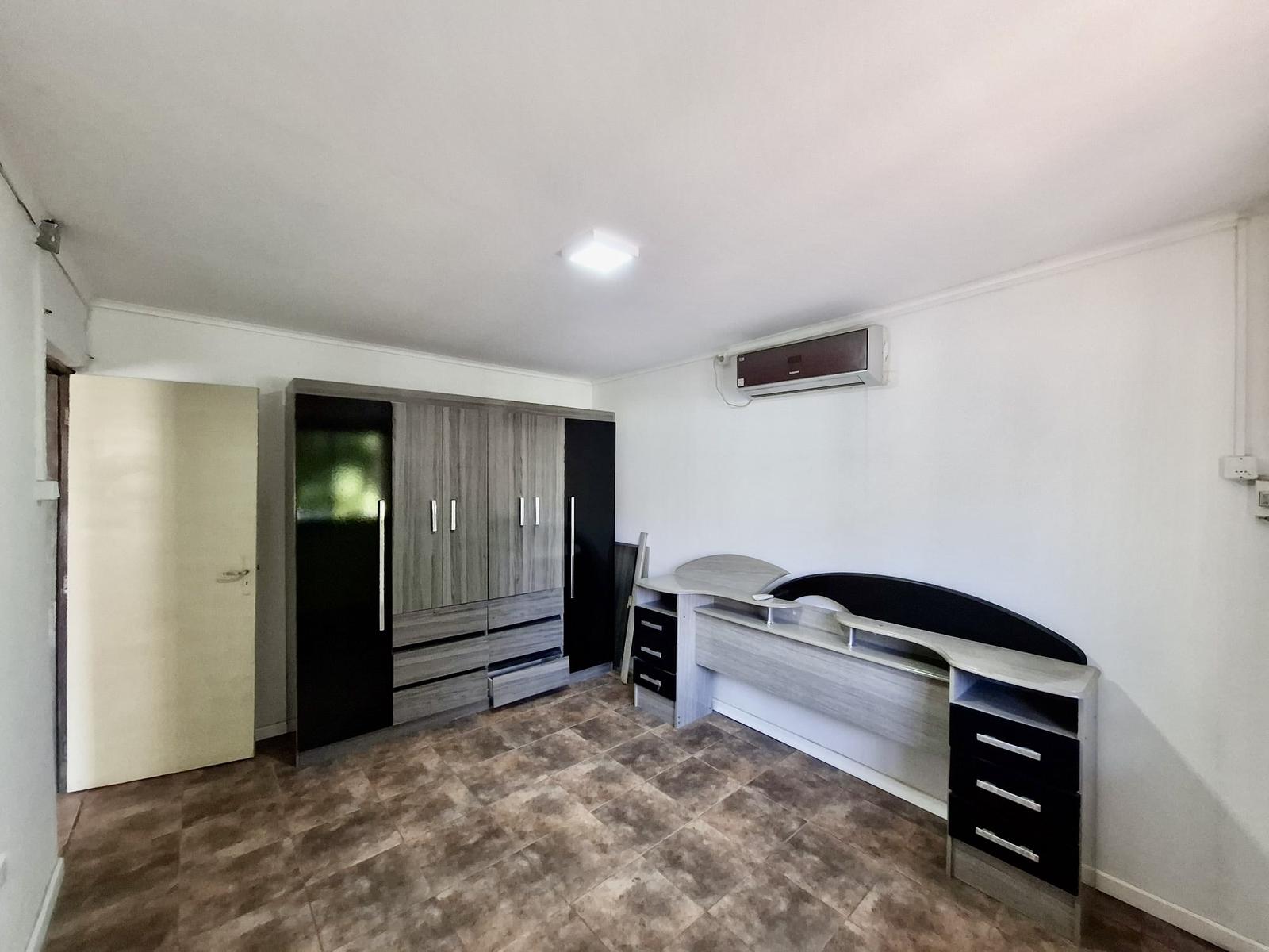 Casa en alquiler de 2 dormitorios y galpón sobre Avenida en Colonia · Foto 8