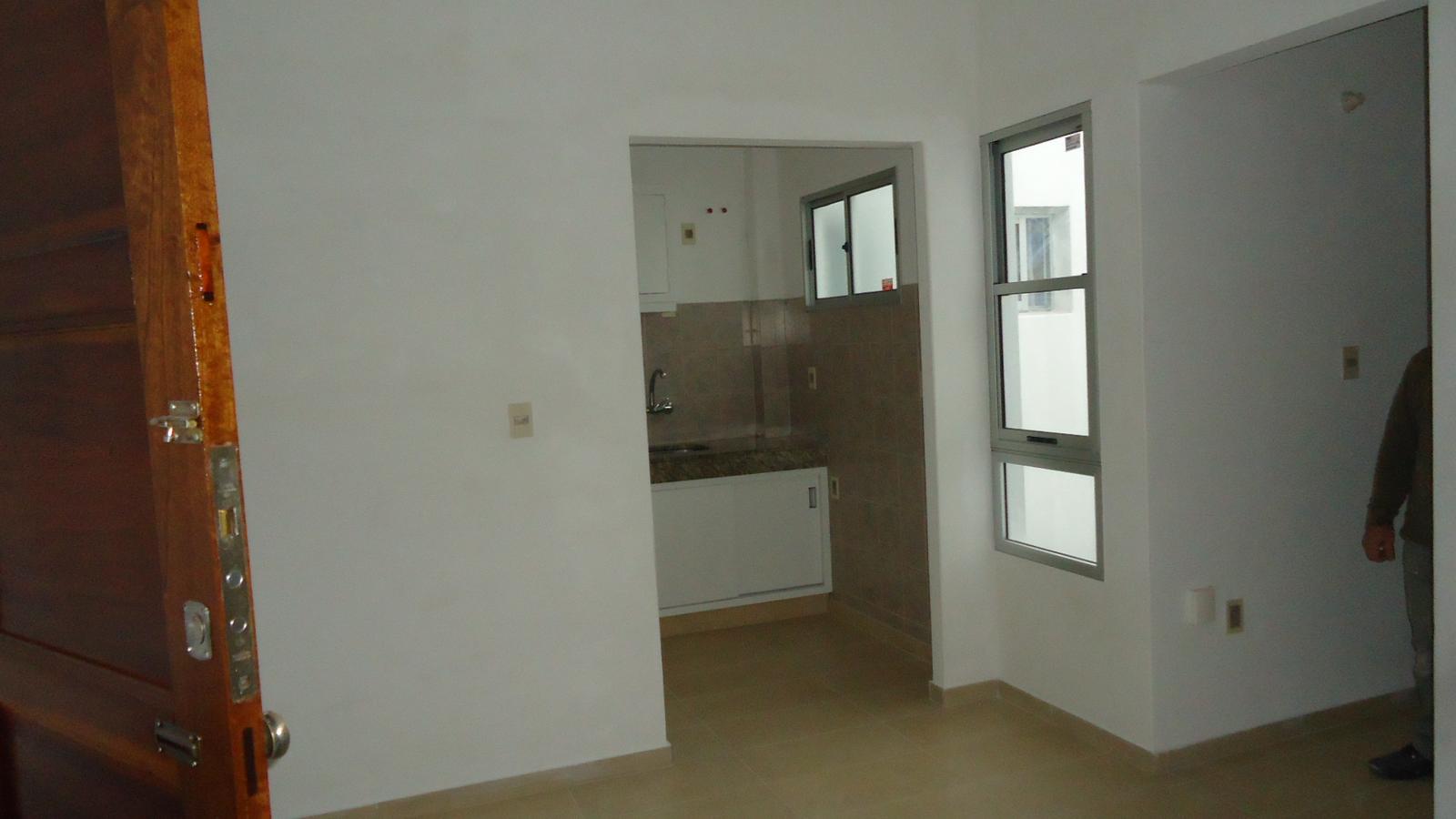 Apartamento, 1 dorm, interior, primer piso por escalera, prox Hospital Policial