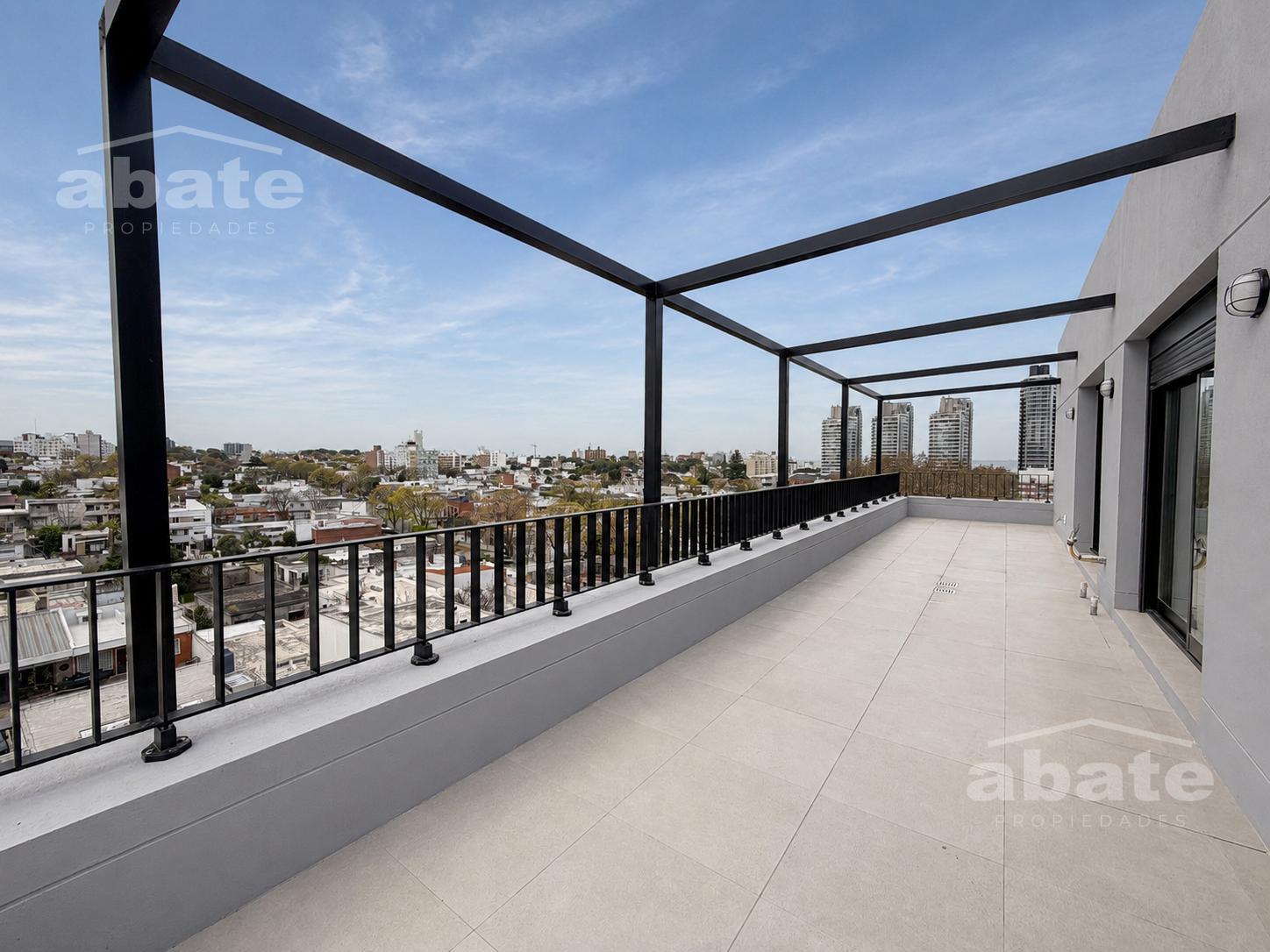 Venta Penthouse 2 Dormitorios, en Buceo con garaje doble