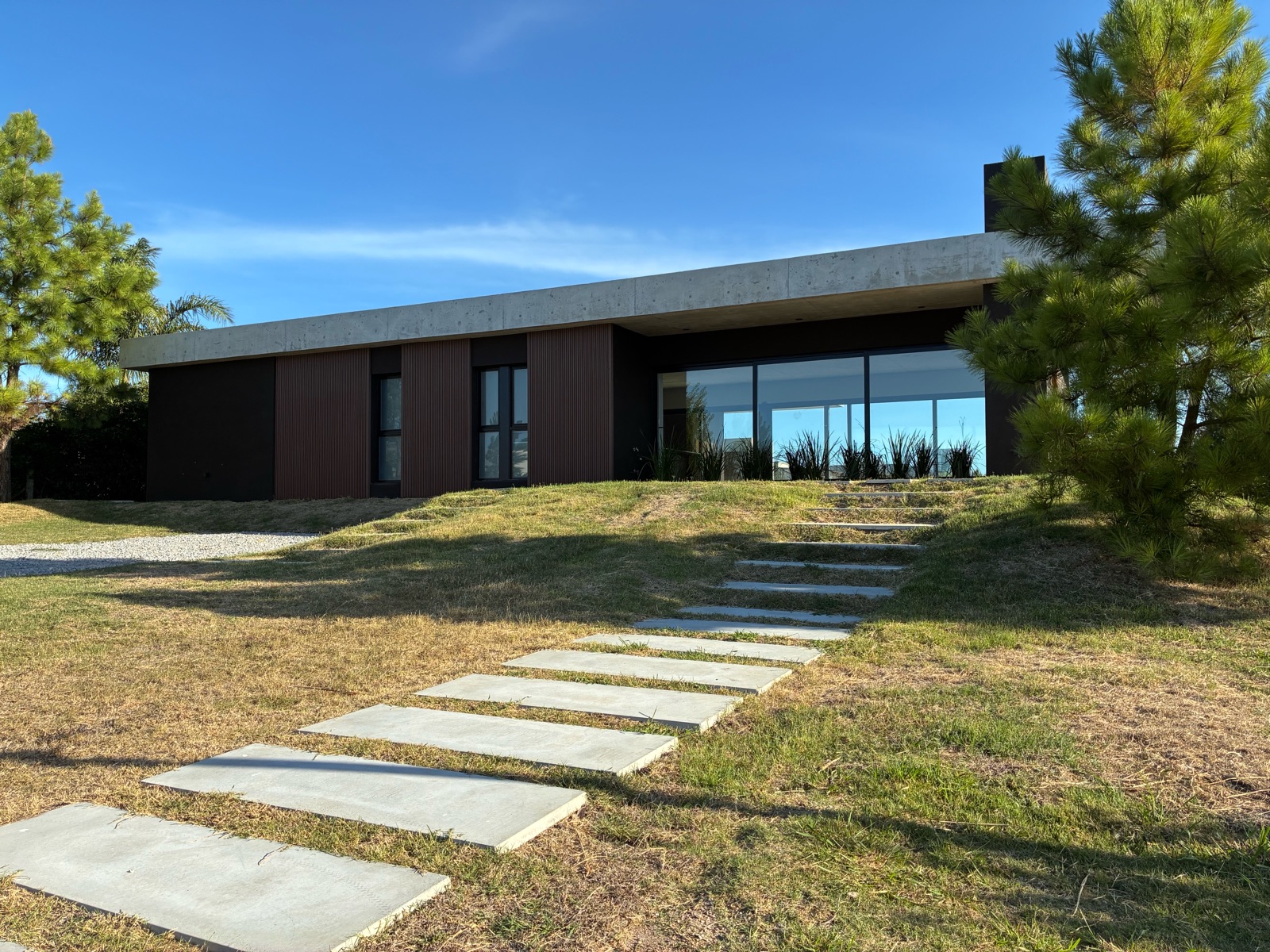Excelente casa en venta y alquiler en Mirador de La Tahona a estrenar