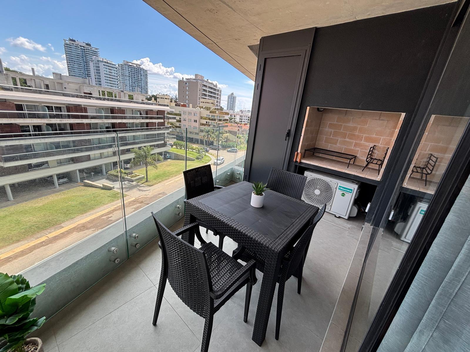 Apartamento en alquiler de 1 dormitorio en edif. Wave Brava Pda. 6 Playa Brava