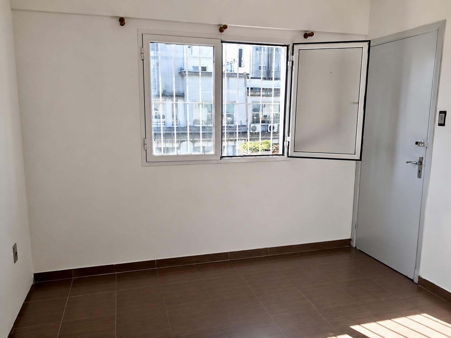 Penthouse de 1 dormitorio en Alquiler en el Centro, Montevideo · Foto 1