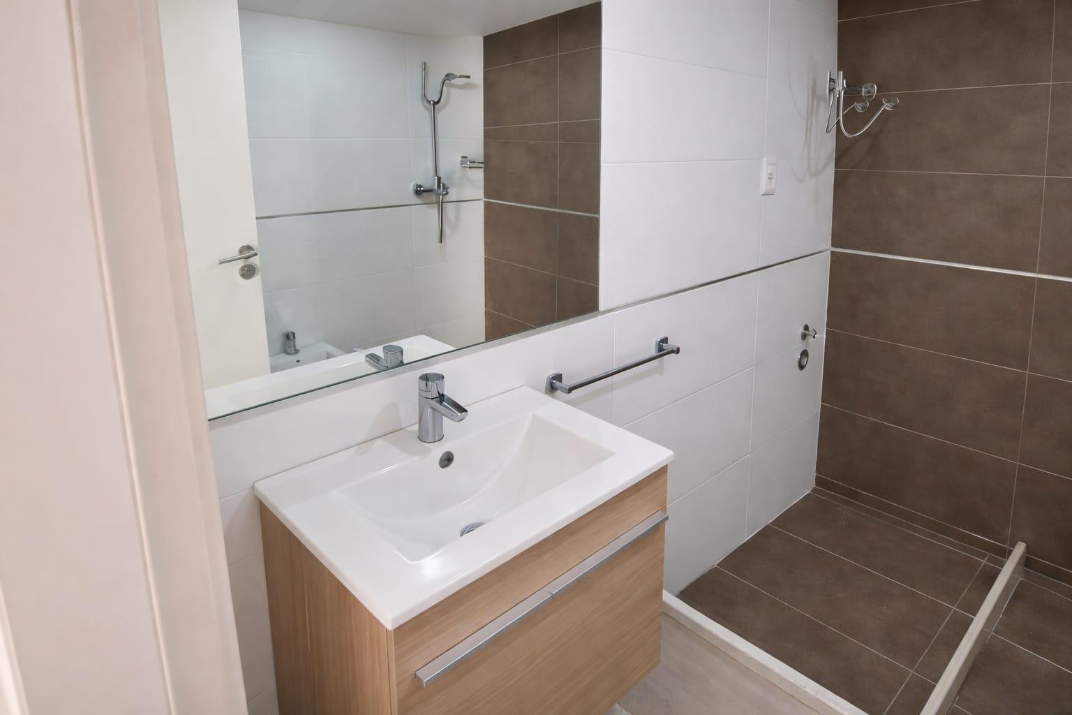 Excelente Apartamento en alquiler de 1 dormitorio, al frente con bajos gastos comúnes ,en La Blanqueada · Foto 5