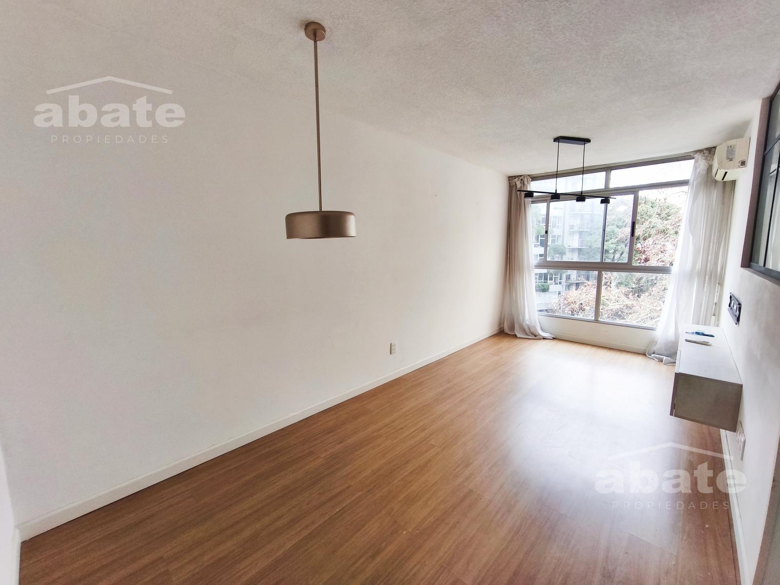 Alquiler Apartamento 2 dormitorios y Garage en Parque Rodó. Muy luminoso! · Foto 4
