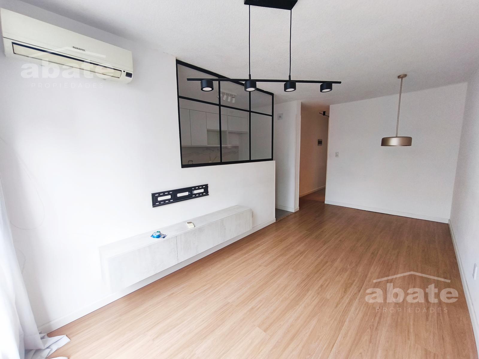 Alquiler Apartamento 2 dormitorios y Garage en Parque Rodó. Muy luminoso! · Foto 5