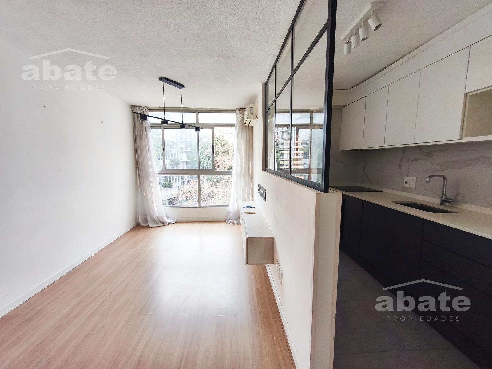 Alquiler Apartamento 2 dormitorios y Garage en Parque Rodó. Muy luminoso! · Foto 6