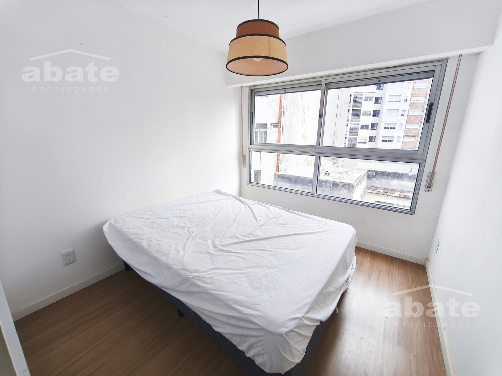 Alquiler Apartamento 2 dormitorios y Garage en Parque Rodó. Muy luminoso! · Foto 8