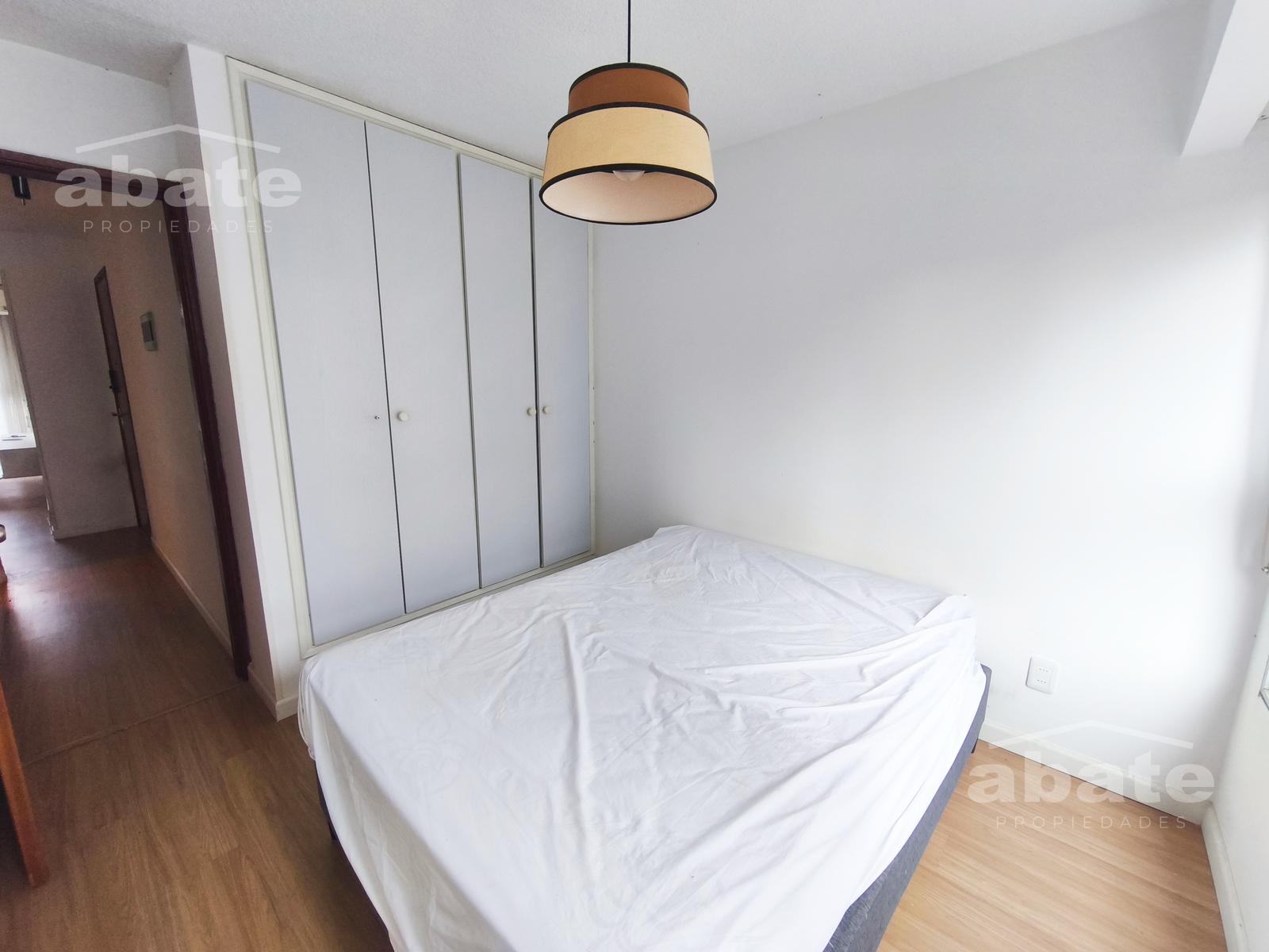 Alquiler Apartamento 2 dormitorios y Garage en Parque Rodó. Muy luminoso! · Foto 9