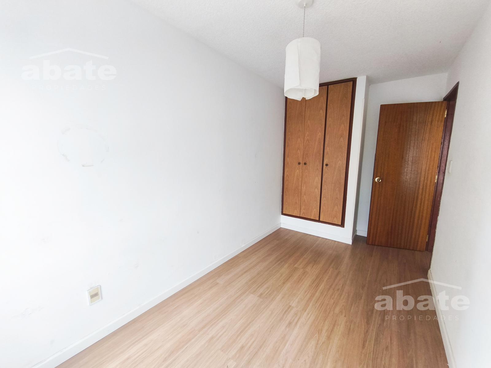 Alquiler Apartamento 2 dormitorios y Garage en Parque Rodó. Muy luminoso! · Foto 11