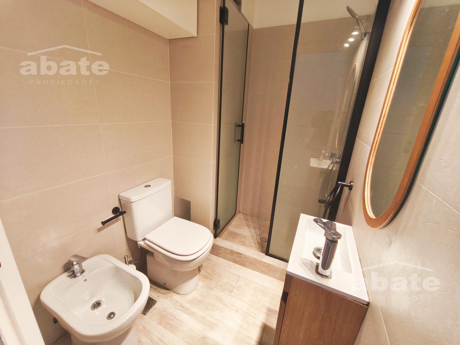 Alquiler Apartamento 2 dormitorios y Garage en Parque Rodó. Muy luminoso! · Foto 12