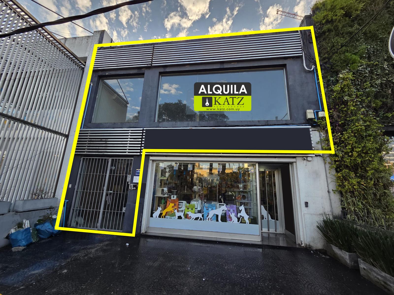 Ellauri frente Punta Carretas Shopping, local en planta alta, 9 mts de frente, 240 m2 llanos , excelente estado !!
