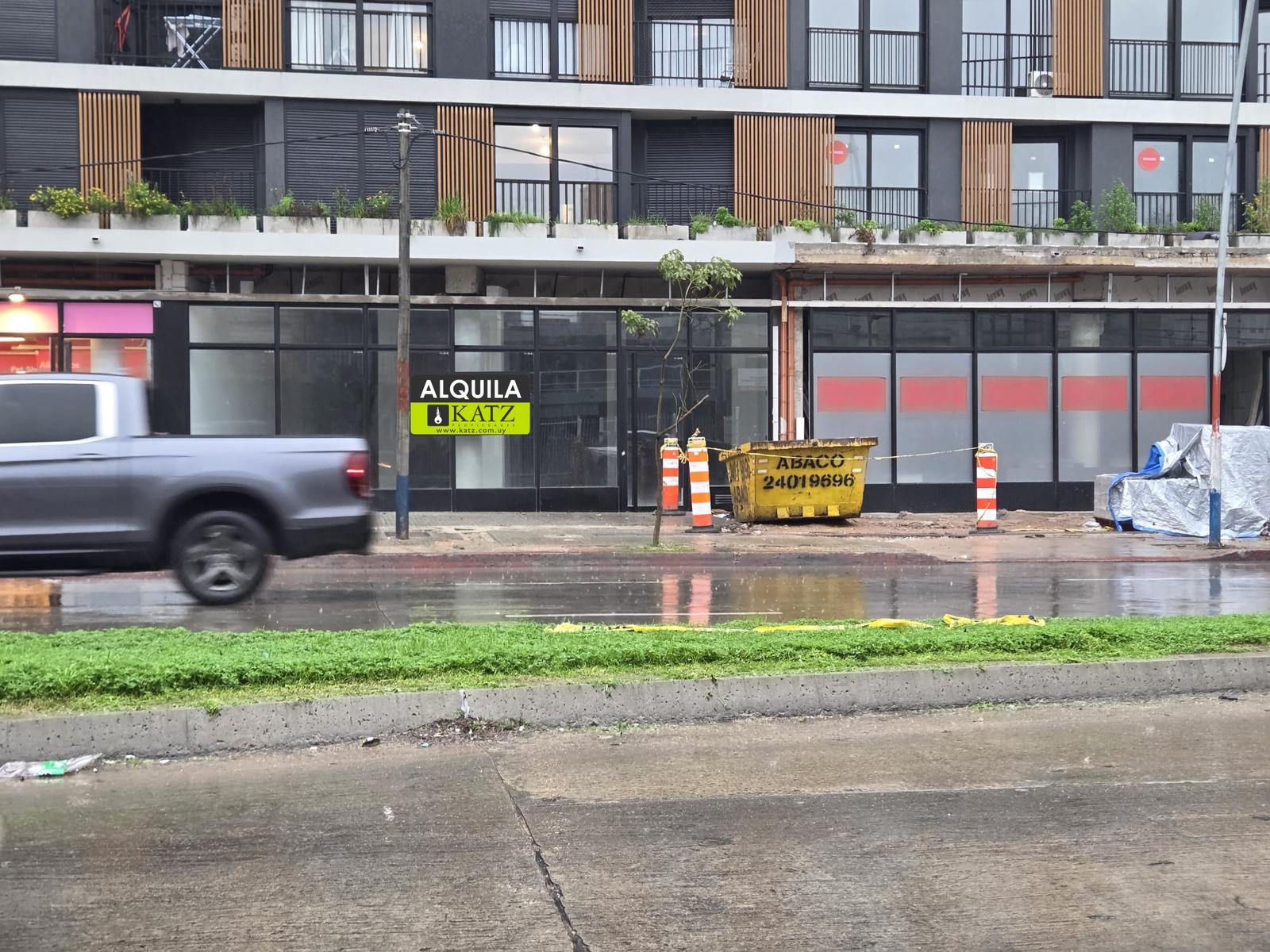 Luis Alberto de Herrera casi Joanico, 9 mts de frente, 240 m2 , estrena !!