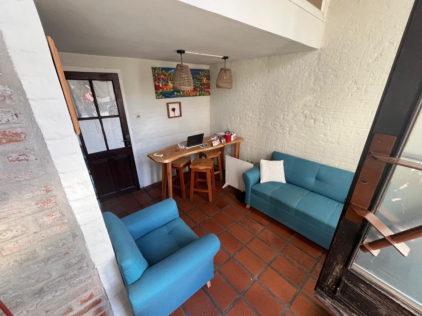 Dos propiedades en una: casa apartamento en venta en el centro de Colonia. - foto 2
