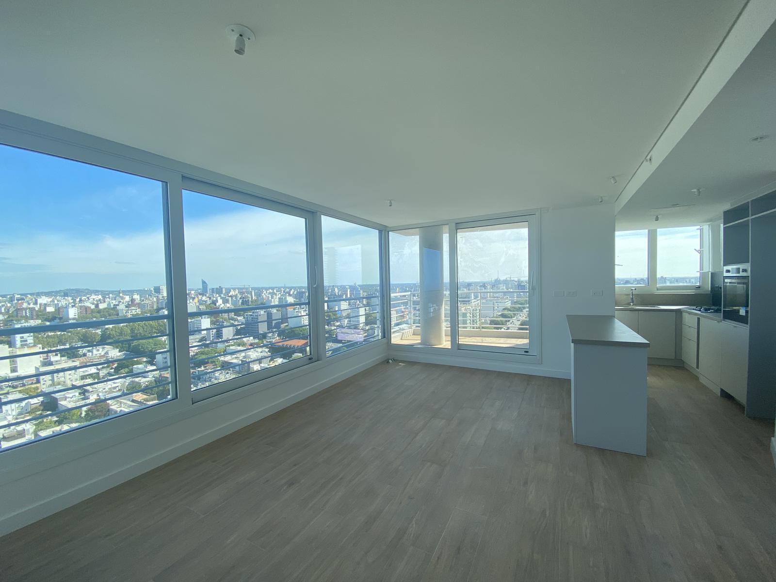 Vneta De Apartamento 3 Dormitorios, 3 Baños y Garage! Piso Alto. Edificio JOY Montevideo!