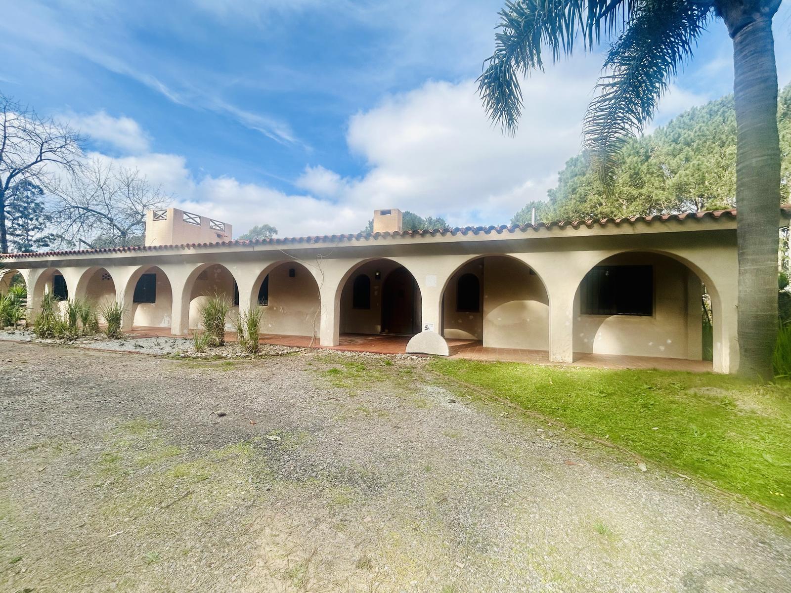 Venta casa 3 dormitorios más dependencia, piscina, y más de 5.000 m2 de terreno Punta del Este - foto 2