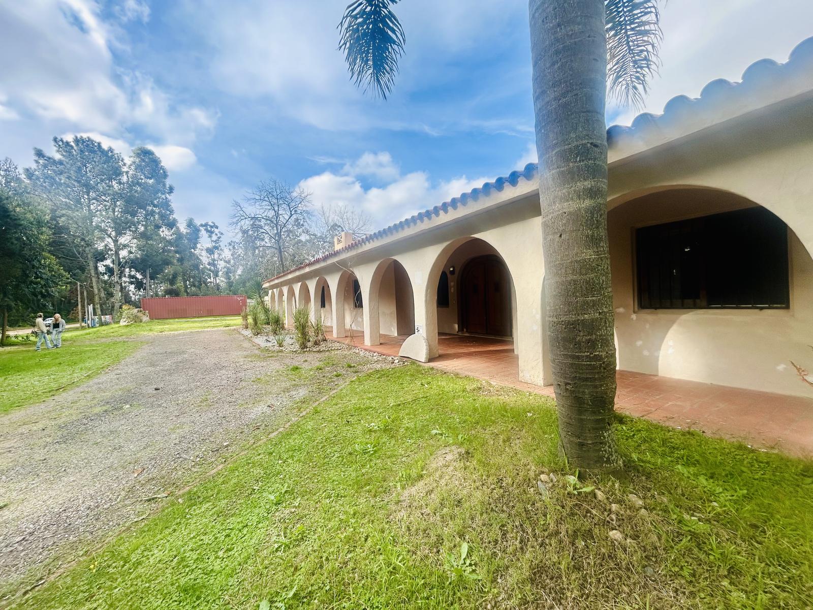 Venta casa 3 dormitorios más dependencia, piscina, y más de 5.000 m2 de terreno Punta del Este - foto 3