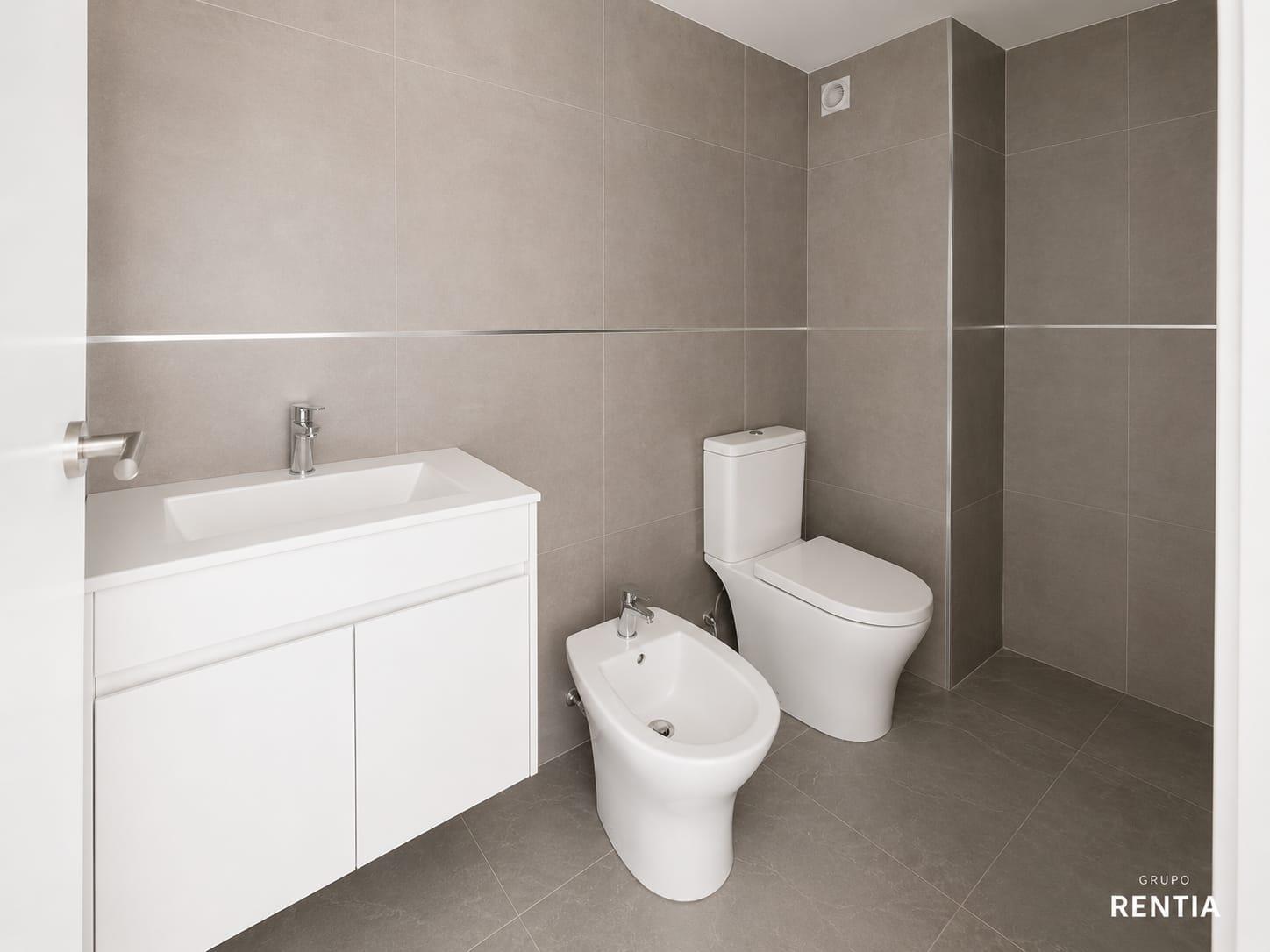 Apartamento 1 dormitorio con  balcón al frente a estrenar en Cordón · Photo 12