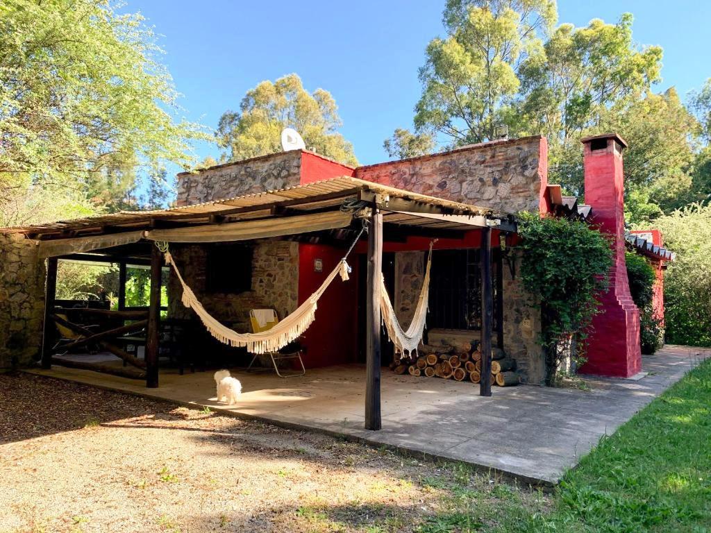 Venta/Alquiler de Chacra en Colonia, con parque arbolado y playa cerca