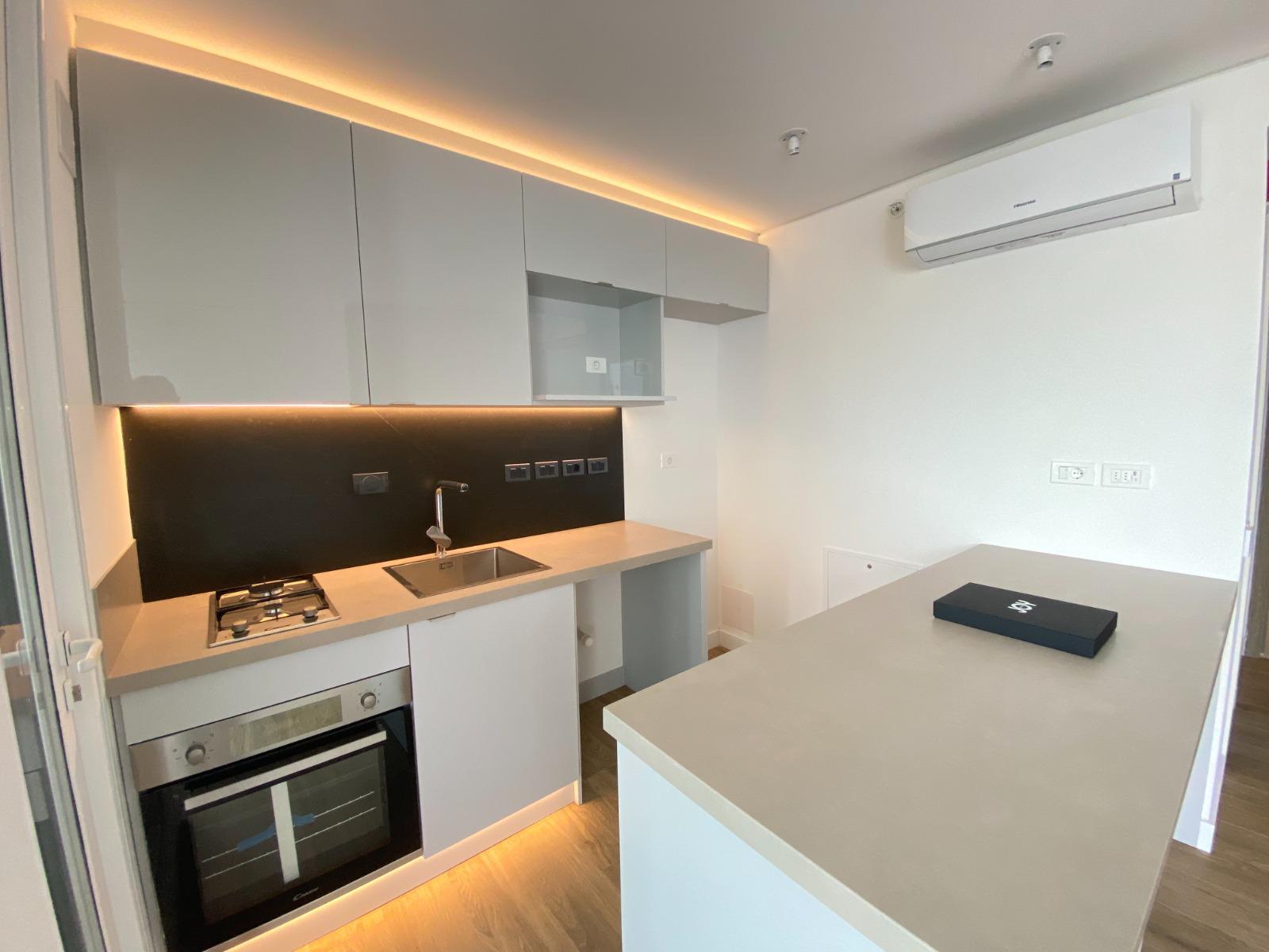 Alquiler Apartamento Monoambiente con garage y box en JOY Montevideo, Pocitos, Piso Alto