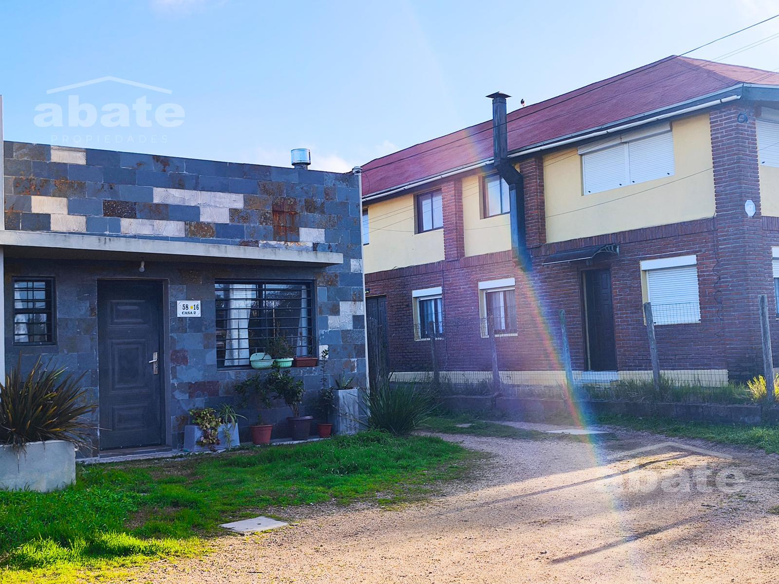 Casa en Alquiler de 1 dormitorio en Solymar. Cochera y Parrillero. Al frente.