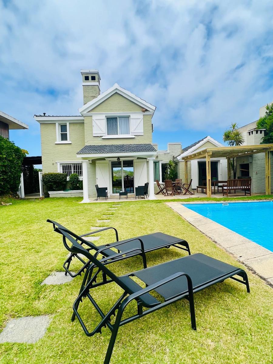 Casa de 5 Cuartos con Vista al Mar en Montoya Alquiler Anual - TM6169112