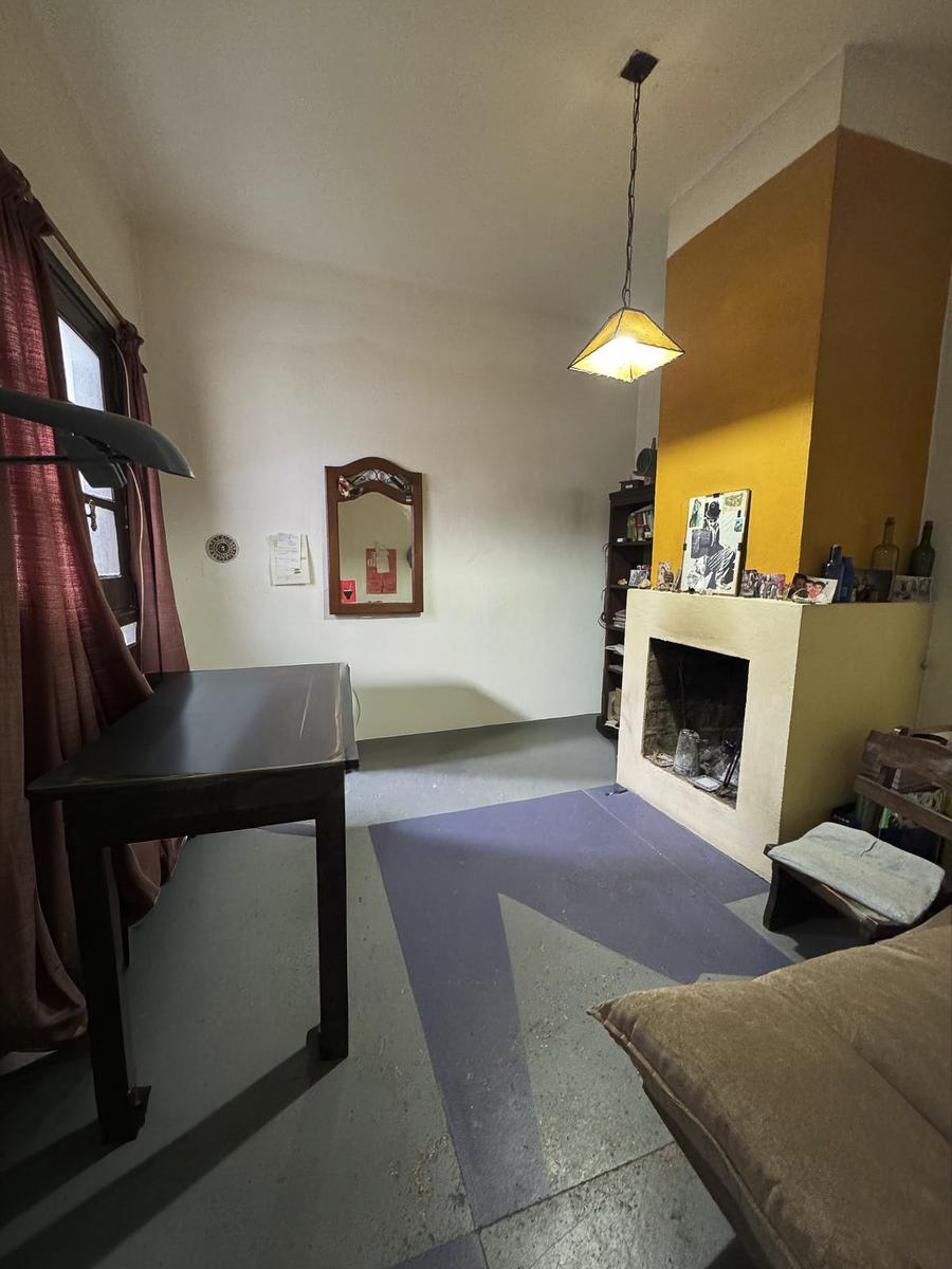 Apartamento en venta en Ciudad Vieja a 2 cuadras de la rambla.