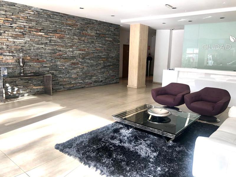 Alquiler Amoblado dos dormitorios con patio en Pocitos · Foto 3