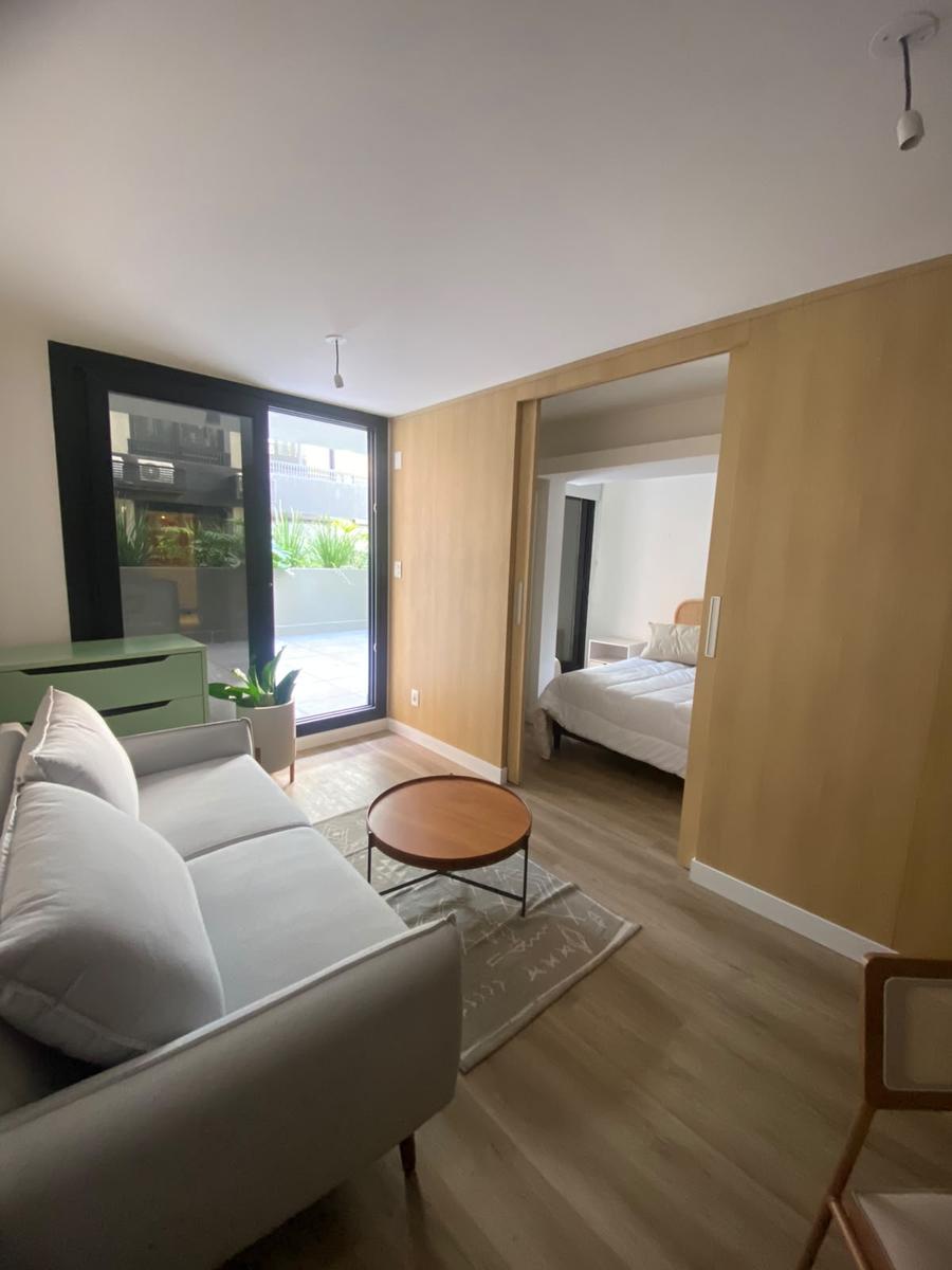 Venta apartamento 1 dormitorio con amplia terraza. Excelente ubicación a metros de la playa. Gimnasio cowork, laundry. Malvin.