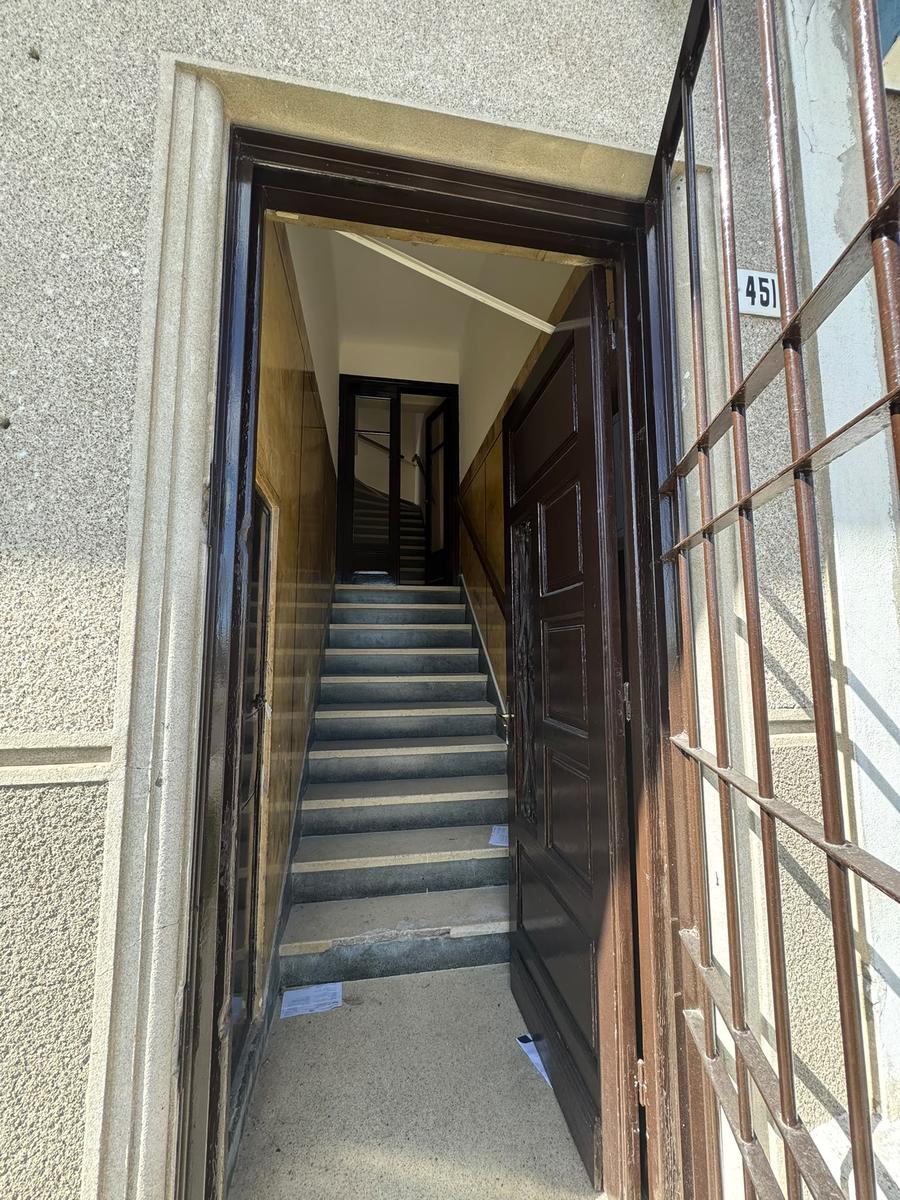 Alquiler Casa de altos 2 dormitorios con balcón a Gral. Flores en Cerrito · Foto 4