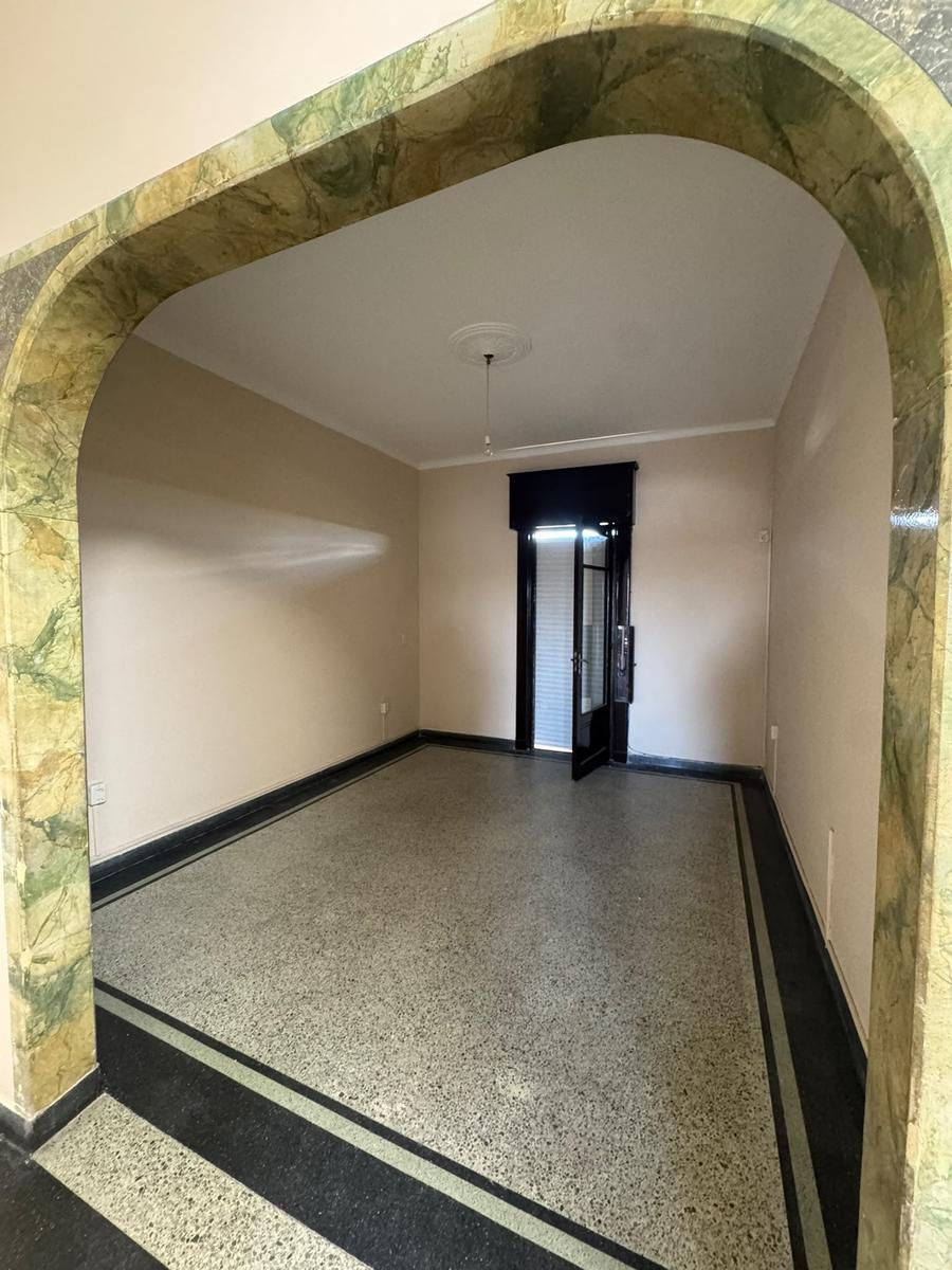 Alquiler Casa de altos 2 dormitorios con balcón a Gral. Flores en Cerrito · Foto 7