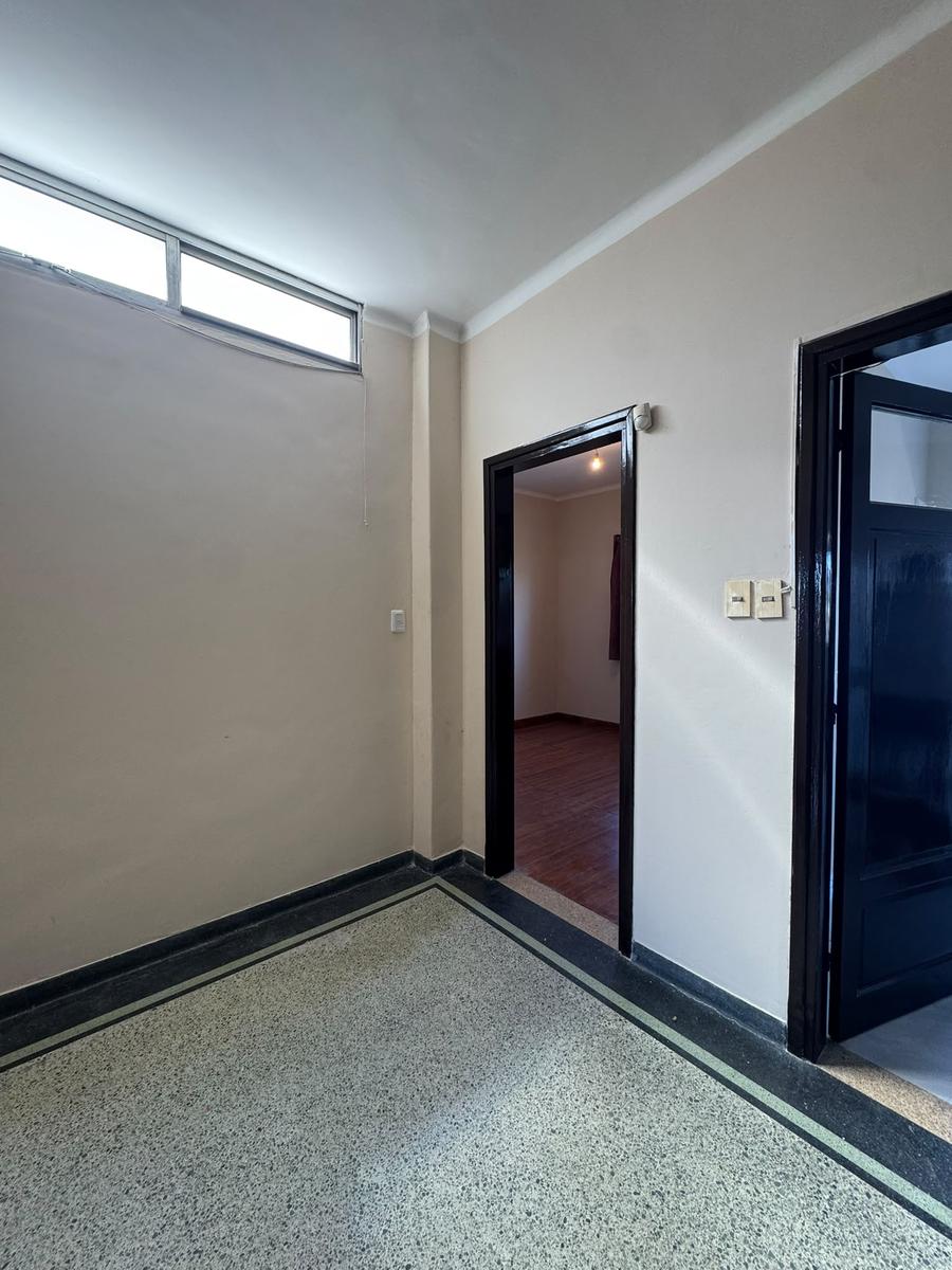 Alquiler Casa de altos 2 dormitorios con balcón a Gral. Flores en Cerrito · Foto 12