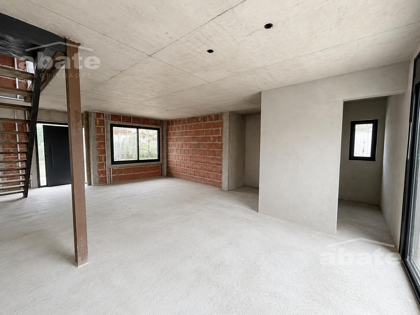 Venta casa de tres dormitorios y dos baños muy próxima al Costa Urbana Shopping - foto 1