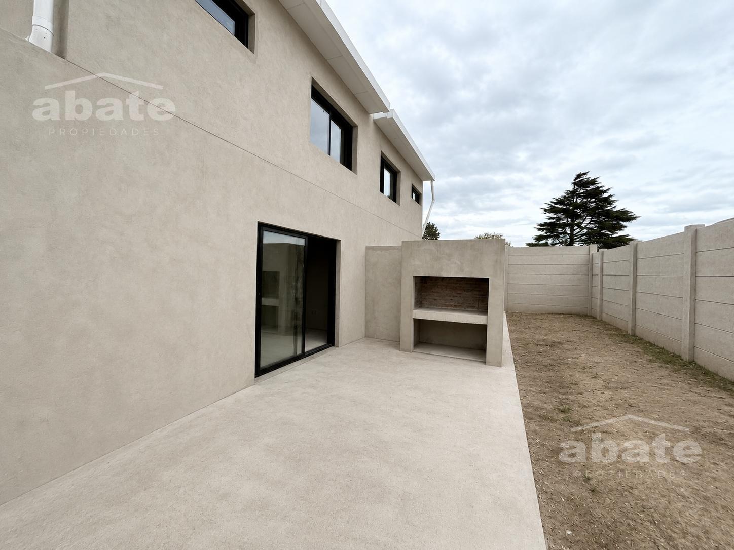 Venta casa de tres dormitorios y dos baños muy próxima al Costa Urbana Shopping - foto 3