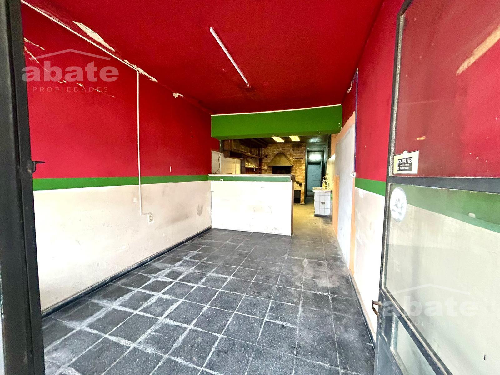 Alquiler local comercial sobre Cno Carrasco, próximo Av. del Lago- Ideal Pizzería!!