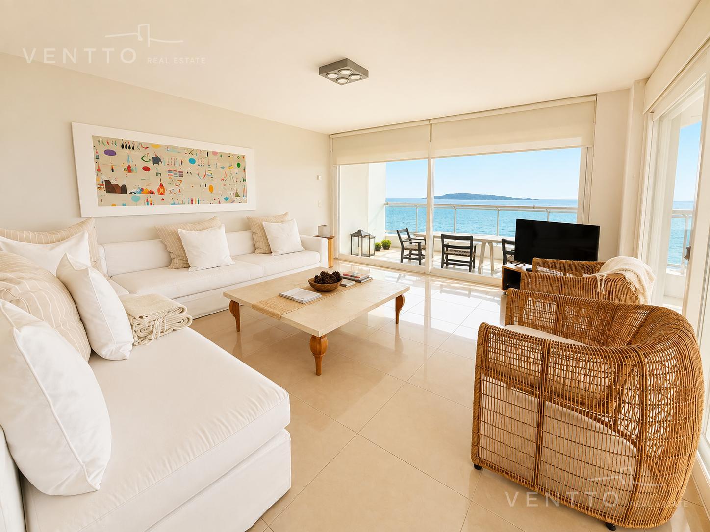 Exclusivo Apartamento Esquinero de 3 Dormitorios en Suite Frente al Mar