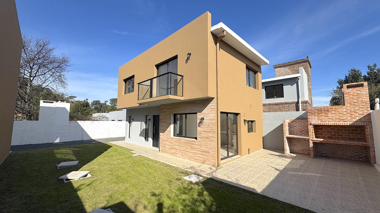 Casa Venta 3 Dormitorios 2 Baños Parrillero Jardín a Estrenar Lomas de Solymar - foto 1