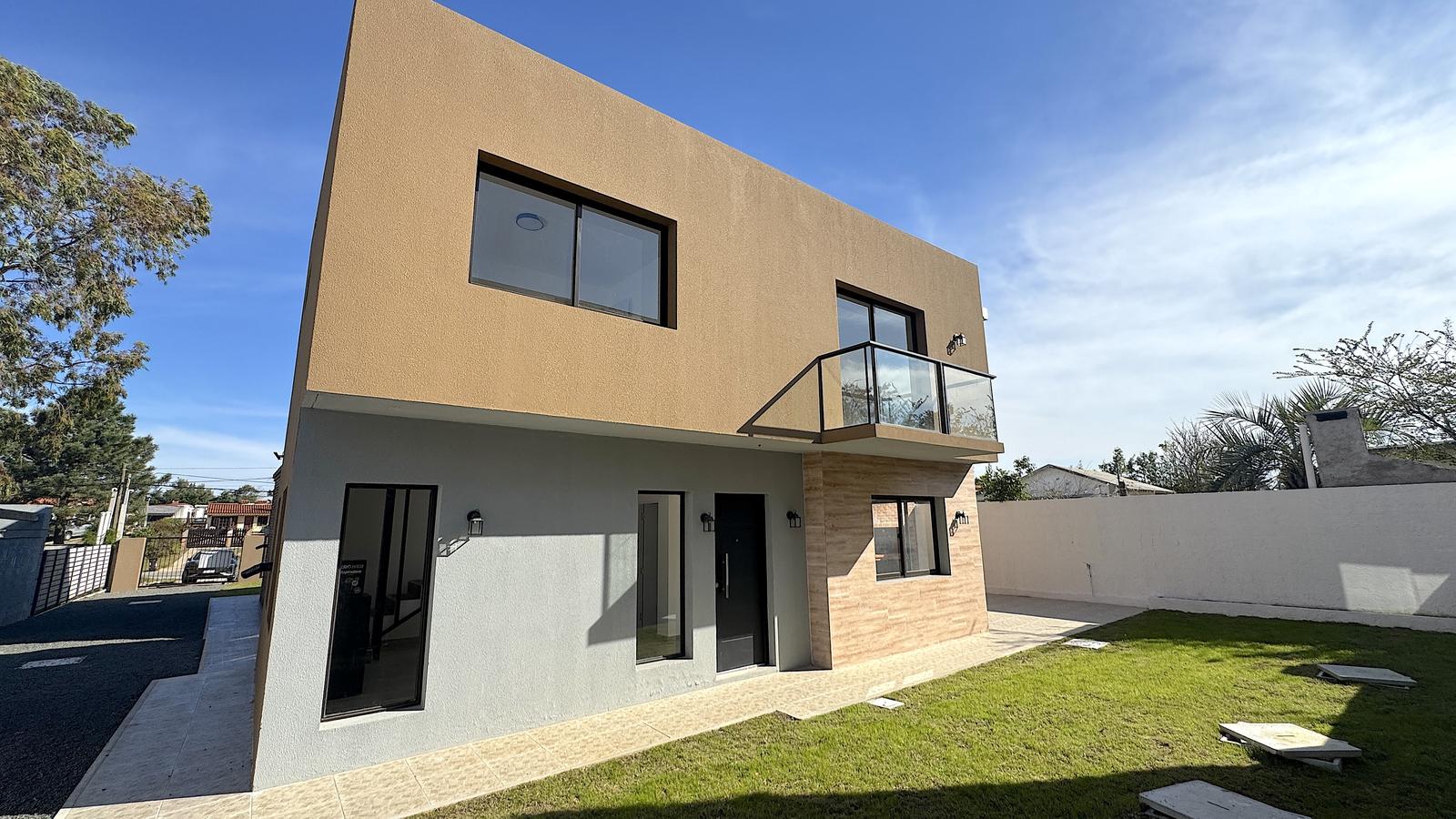 Casa Venta 3 Dormitorios 2 Baños Parrillero Jardín a Estrenar Lomas de Solymar - foto 2