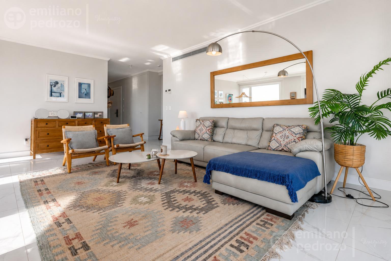 VENTA 4 dormitorios en Torre Paramount, primera línea de Playa Mansa - foto 3