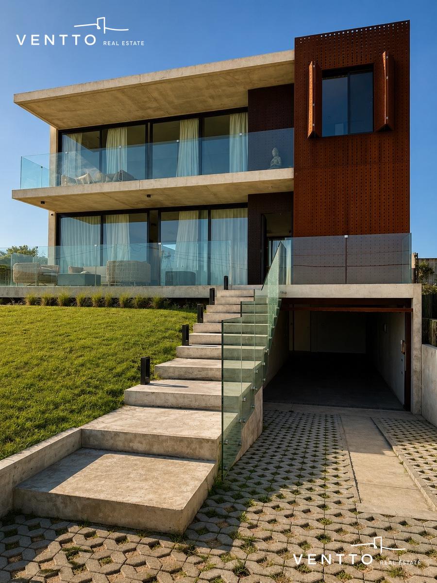 Exclusiva Casa en Primera Línea de La Juanita - foto 3